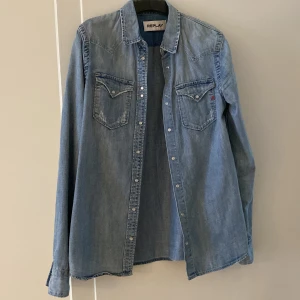 Jeansskjorta - Jättefin jeansskjorta från Replay - storlek small!