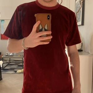 Our Legacy velvet T-shirt - Sparsamt använd sammet T-shirt från Our Legacy. 