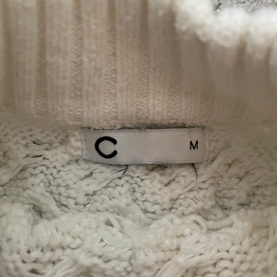 Vit stickad tröja  - 91