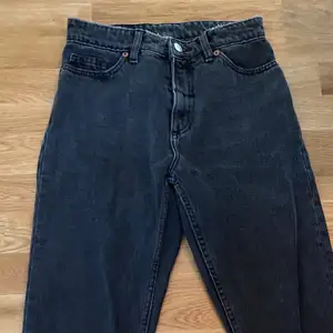 Jeans från Monki, storlek 25. Använd ett fåtal gånger, är i bra skick 👍🏼