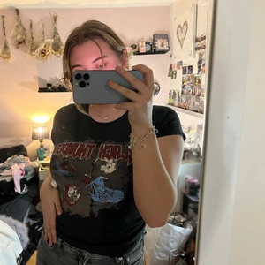 T-shirts  - En t-shirts från Gina som är väldigt fin och skön och kan passa till mycket.