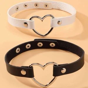 Två hjärt chokers  - Super fina chokers i bra skick :)