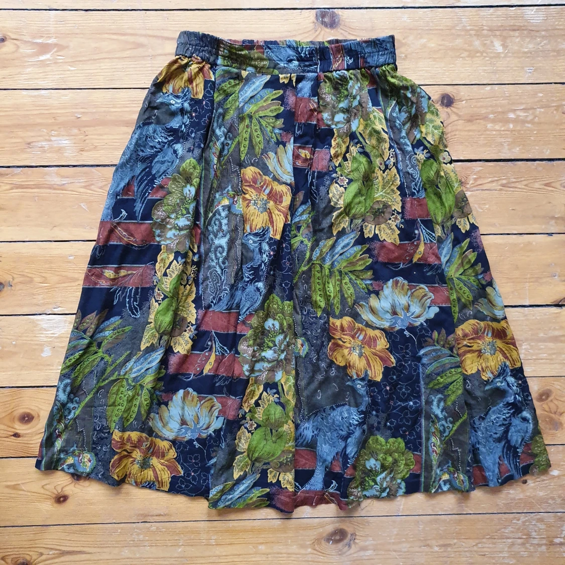 vintage högmidjad kjol