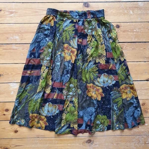 vintage högmidjad kjol - söt kjol med resår i midjan i lätt o superbekvämt mjukt material! fina varma färger!