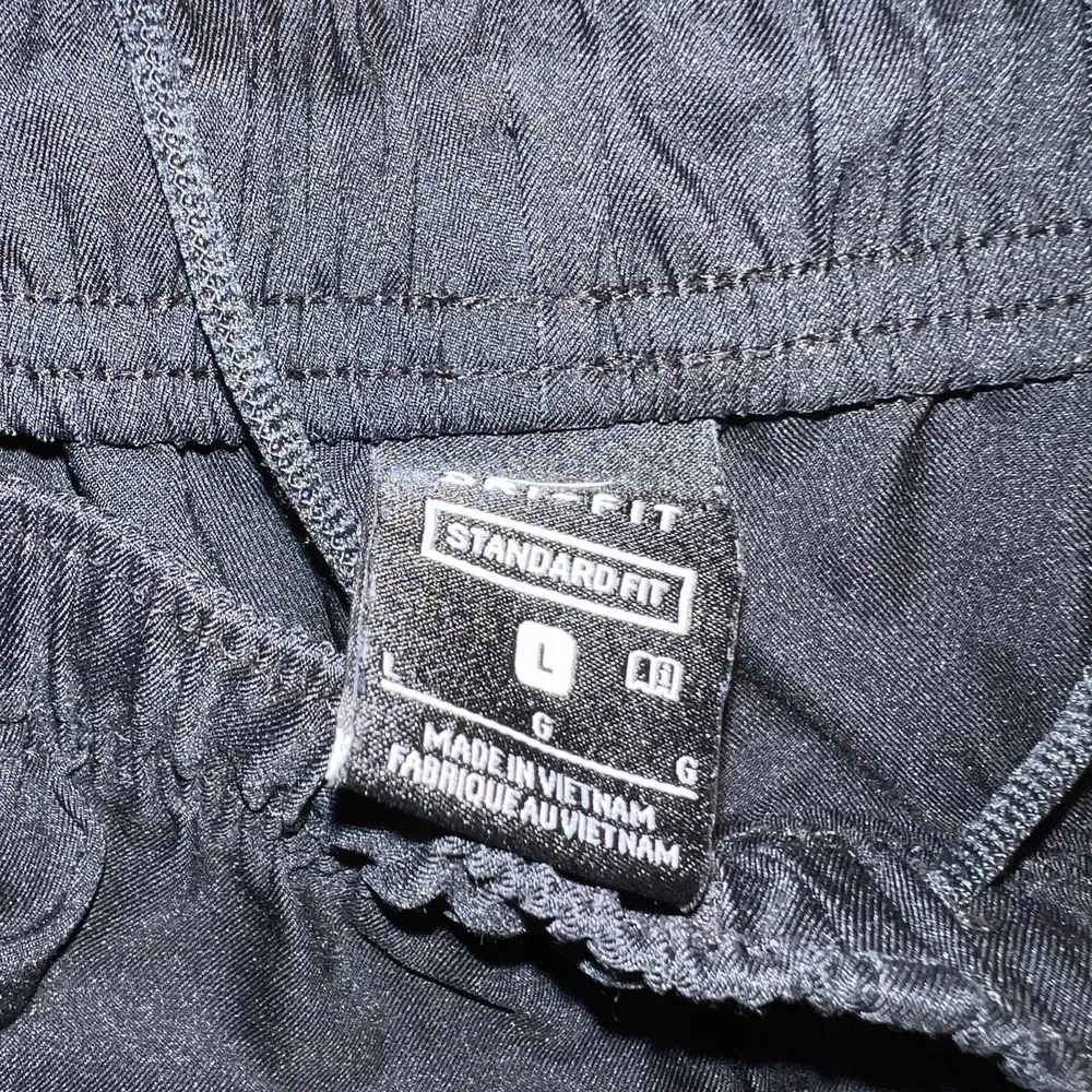 Nike byxor ”loose fit” bara testade på 1 gång, säljer då dom var för stora. Nypris 550. Jeans & Byxor.