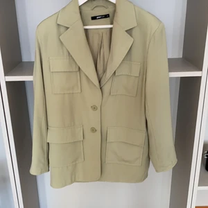 Kavaj - Oversize kavaj från Gina tricot i strl 34. Använd 2 gånger 