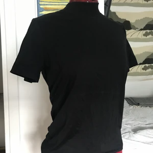 T-shirt hm silk blend siden XS - Siden tshirt som jag tyvärr aldrig använt. Hoppas den kan komma till användning hemma hos någon annan. 