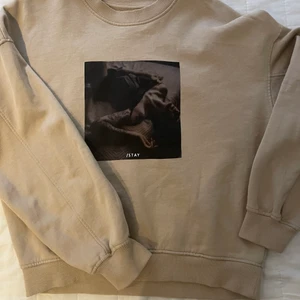 Beige sweater  - En beige tröja köpt på carlings, endast använd ett fåtal gånger så den är i bra skick! Storlek s men passar även mig som vanligtvis har m. Köparen står för frakten❣️