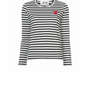 Tröja- Comme des garcons - I fint skick! Pris går att diskutera men nypris är 1300kr