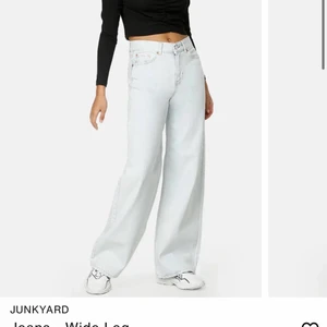 Jeans  - Junkyard jeans som tyvär har blivit för små, jätte fina och inget fel på dom💗 köpta för 500 kr 