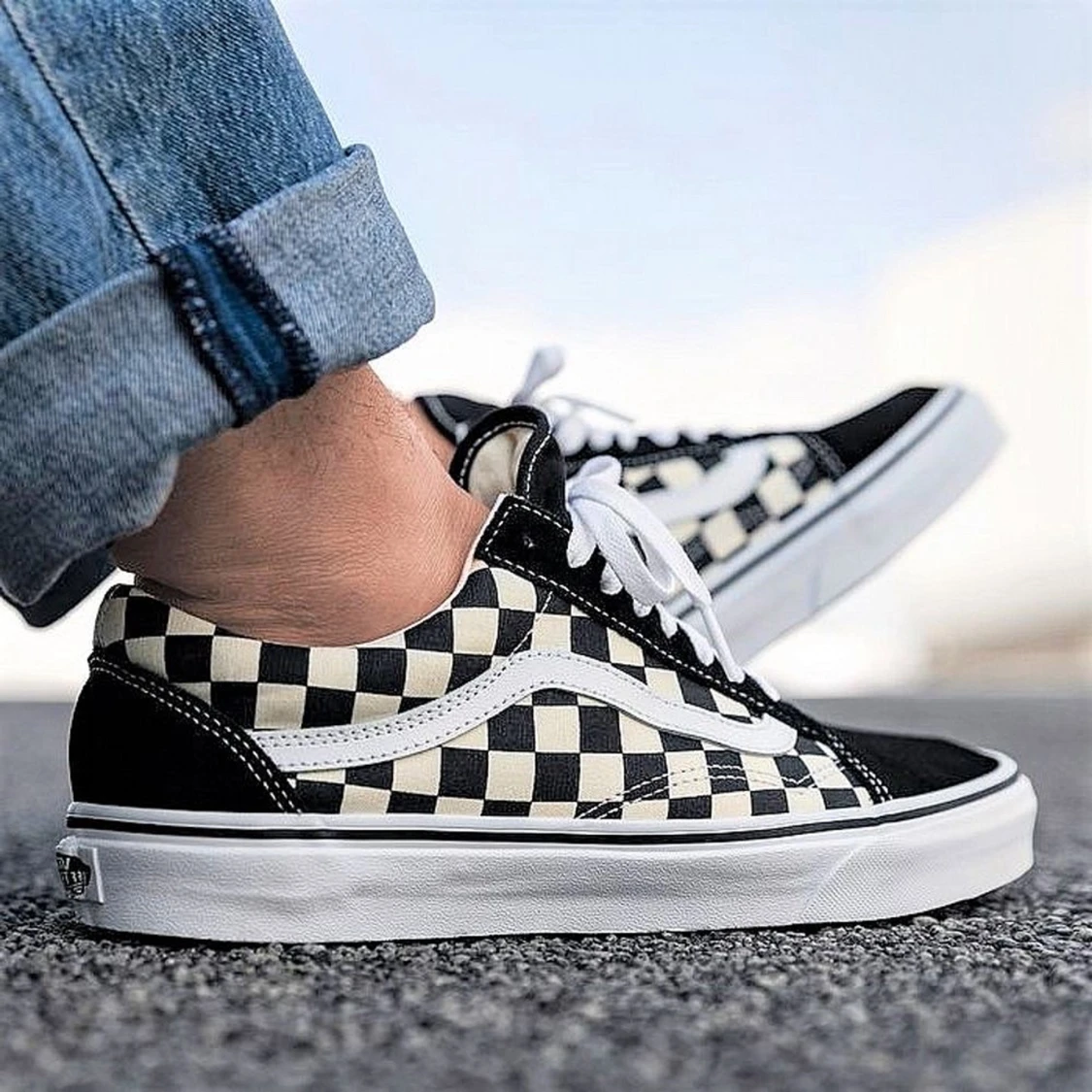 Vans old school black and white