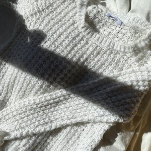 sticksd tröja - fin vit stickad tröja med lite lurvigt garn, FRAKT INGÅR