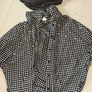 Oversized skjorta  - Fin att knyta vid magen. Använder inte mer. 