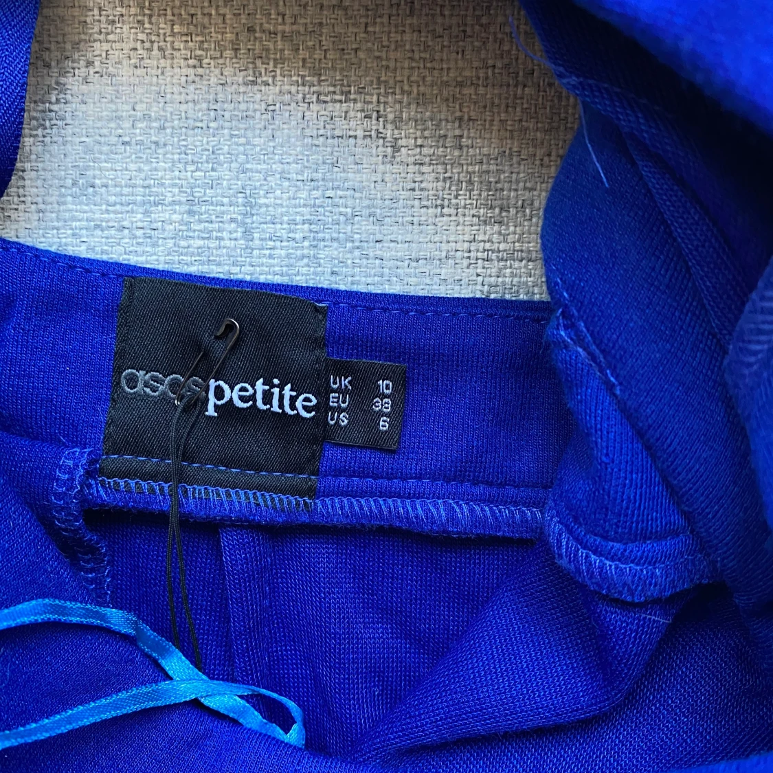 Blå cutout klänning från Asos - 90