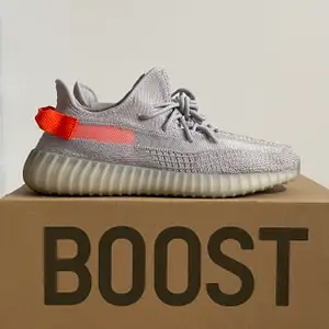 Adidas Yeezy Boost 350 V2 Tail Light. Brand new. Size US 11.5/ EU 45.5. 3999kr. Meet-up in Stockholm available. No trade/exchange.