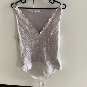 Spets body från new yorker - En spets body från new yorker i storlek XL