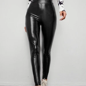 LACKBYXOR - I nytt skick, endast testad.  Passar till mycket och är sköna! Fler bilder kan fås på byxorna då dom där bilderna är lånade!😊