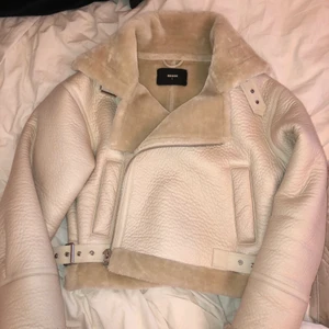 Skinnjacka  - En mysig skinnjacka💖