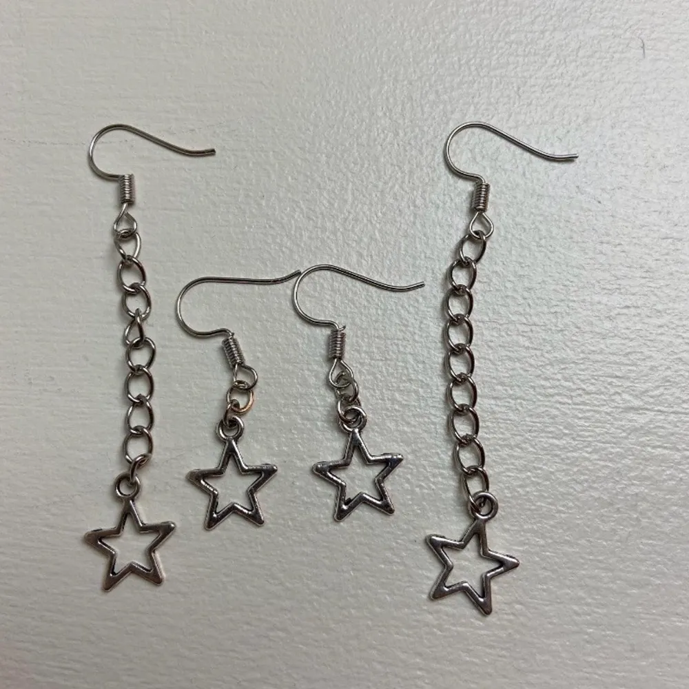 Dessa ursnygga stjärnörhängen kan du nu köpa för endast 49kr (korta) och 59kr (långa). Skulle du vilja köpa båda två kan de köpas för 100kr💕 vid intresse finns de även i guld att beställa⭐️. Accessoarer.