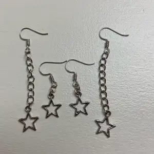 Dessa ursnygga stjärnörhängen kan du nu köpa för endast 49kr (korta) och 59kr (långa). Skulle du vilja köpa båda två kan de köpas för 100kr💕 vid intresse finns de även i guld att beställa⭐️