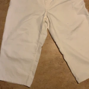 Polar big boy pants  - Polar big boy pants. För korta för mig. De är storlek XL men snubben jag köpte dem av hade sytt upp dem så att dem enligt han satt som 32 i längd vilket jag brukar ha men de var alldeles för korta för mig. Från midjan på byxan till botten på benet var de 92 cm långa. Pris kan diskuterad men dessa går för 1500 nypris