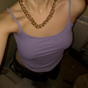 Guldigt halsband  - Skitsnyggt halsband som piffar upp alla plagg!