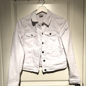 Vit jeans jacka - Fint skick, inga skador :)