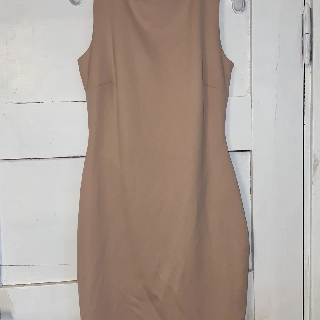 BEIGE/ROSA KLÄNNING