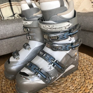 Snygga Salomon pjäxor strl 39  - Salomonpjäxor strl 39 