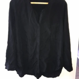 Skjort liknande - Finare när den är strykt. Fint skick 