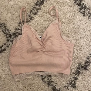 Linnen  - Linnen från New yorker, köp båda för 40 eller 25kr styck. Kommentera för frågor och skriv för fler bilder💕 Pris går alltid att diskutera men frakten ingår ej!🦋