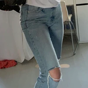 Zara jeans - Jeans från zara i fint skick, passar mig som är 38, har superfin passform och är så bekväma. 