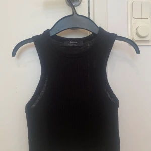 Topp - Säljer denna fina toppen som tyvärr inte kommer till användning längre.