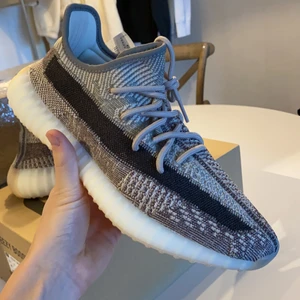 Yeezy  - Yeezy zyon, dem är brand new (dswt) us11,5 / Eu46 dem släpps för 2500kr men kan gå ner i pris vid snabb affär. Bara att skriva om du är intresserad!