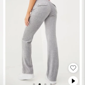 Juicy couture - Jag säljer nu mina juicy couture byxor på grund av att jag har tröttnat lite granna på dem. Dem är i bra skick och kan derekt köpas för 1200kr
