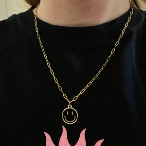 Handgjort halsband  - GRATIS FRAKT❤️ @bladhsmycken på Instagram 