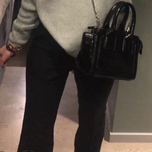 Kostymbyxor  - Säljer mina kostymbyxor ifrån bikbok i st 34! Är 169 cm och de är tyvvär lite för korta på mig!!💗💗 frakt 66