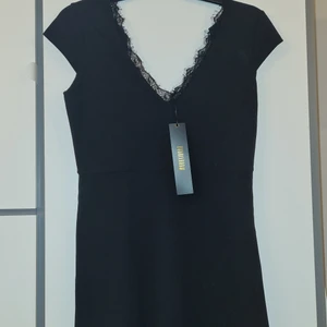 Klänning,  bubbelroom - Helt ny kläning i svart från bubbleroom, lappen är kvar på och klänning är aldrig använd. Väldigt fin men inte haft någon användning för denna.