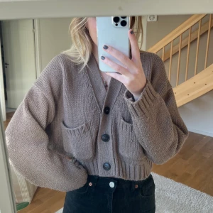 Kofta - SNYGG mysig kofta!! Mycket bra skick 💞 Lite croppad (kortare) 