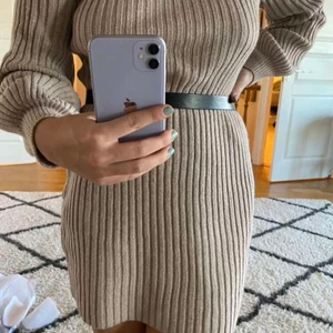 Stickad klänning - Stickad klänning. Typ aldrig använd.