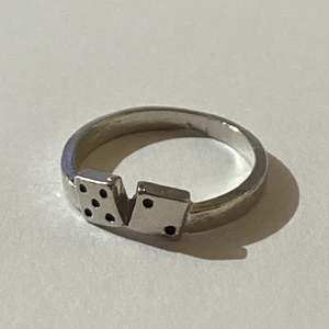 Ring - Silverring i form av tärningar.