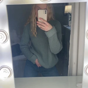 Stickad tröja - Jättefin stickad grön tröja. Aldrig använd, endast testad!💕