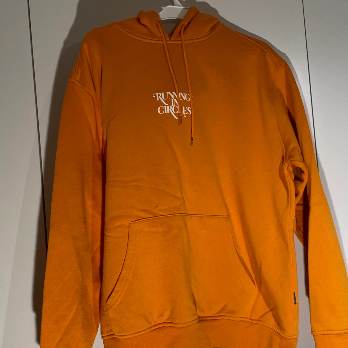 Hoodie från carlings