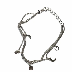 Armband - Armband från okänt märke i silver (inte äkta), använt ett fåtal gånger. Frakt: 13kr 