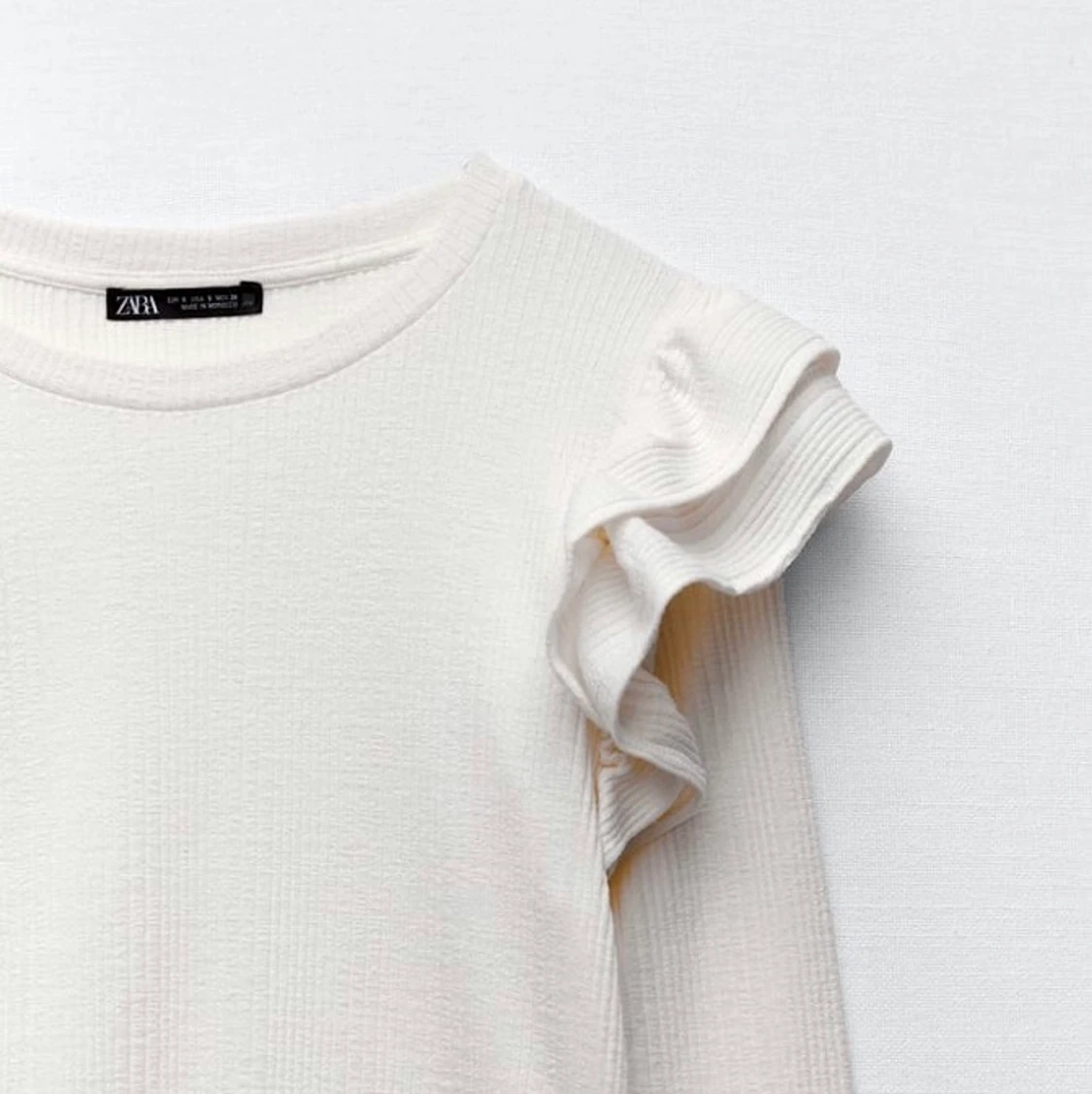 Vit zara tröja med volanger - 90