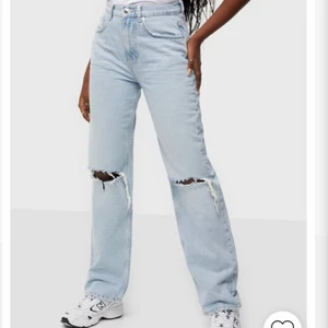 90s jeans - Säljer dessa jeans från Gina tricot, endast använda 1 gång, säljer då de inte kommer till användning 