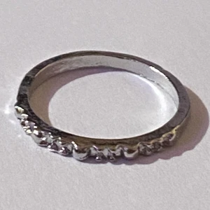 Ring - Silverring med små detaljer.