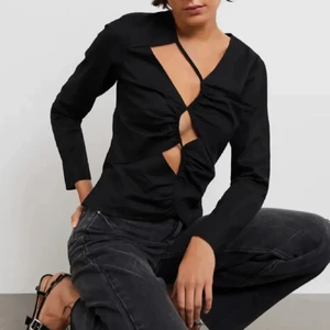 Fest topp - Säljer min fina topp som tyvärr inte kommer till användning🖤🖤 Nypris: 449