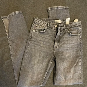 Helt nya zara jeans - Helt nya aldrig använda nypris 399kr