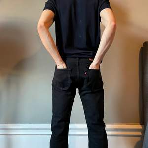 Sprillans nya Levi’s jeans köptes inne på carlings för 1000kr, har typ aldrig använts då de varit för tighta för min smak. Storlek 30 i midjan och 32 i längd sitter bra på mig som är 176cm. 